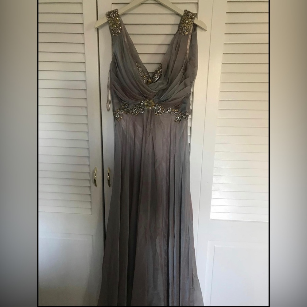 Gorgeous gown, purple grey coloring